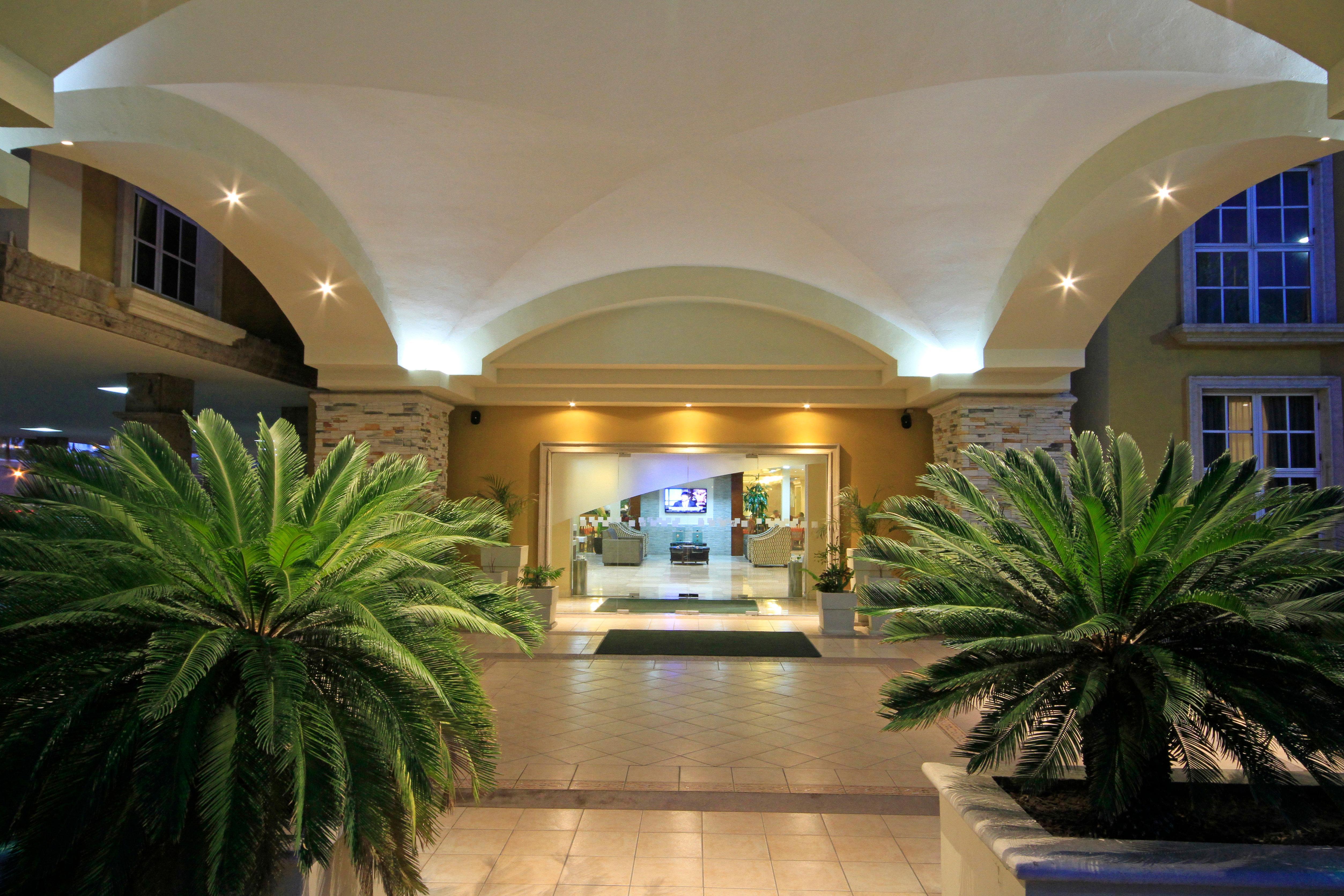Holiday Inn Monclova By Ihg Экстерьер фото