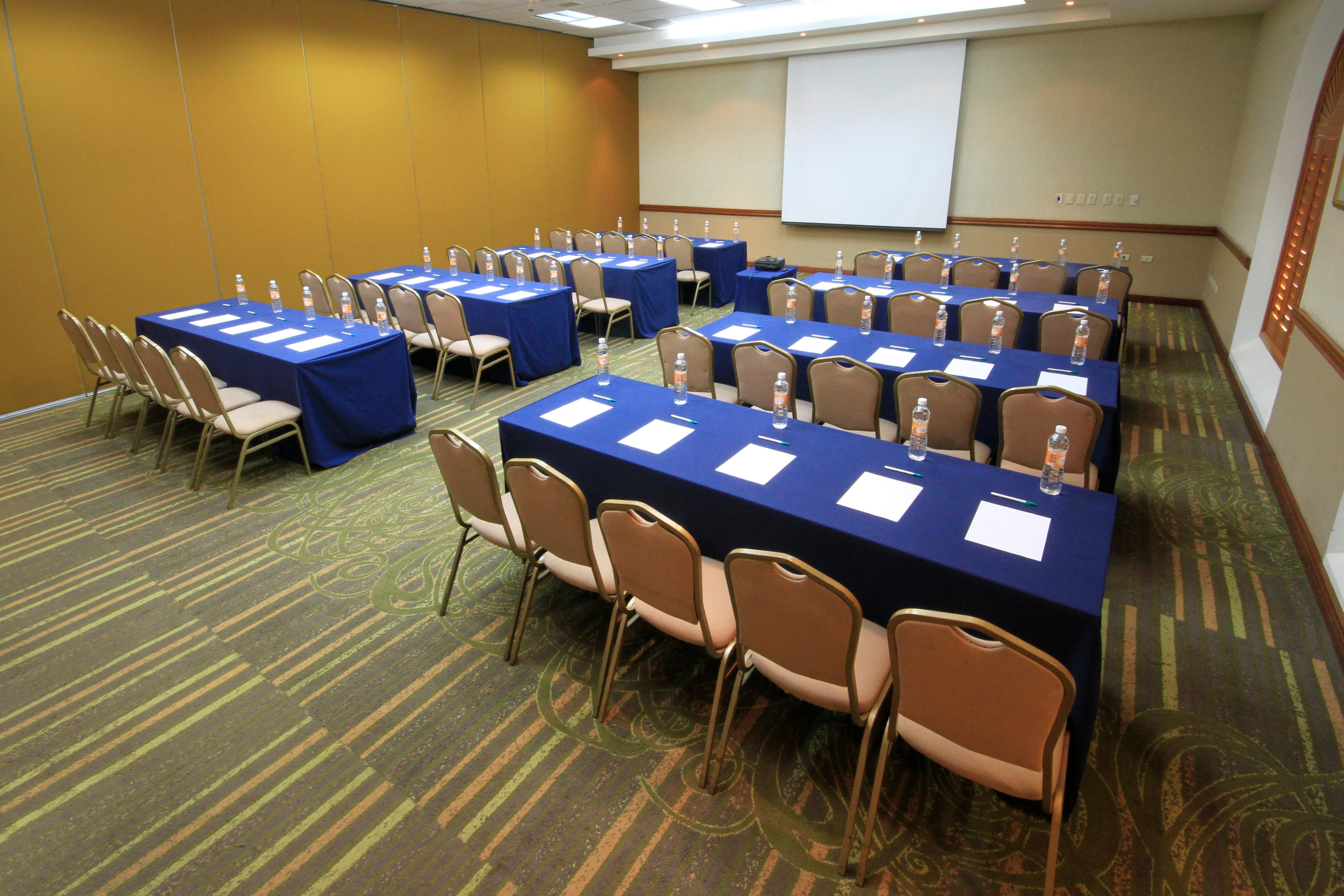 Holiday Inn Monclova By Ihg Экстерьер фото