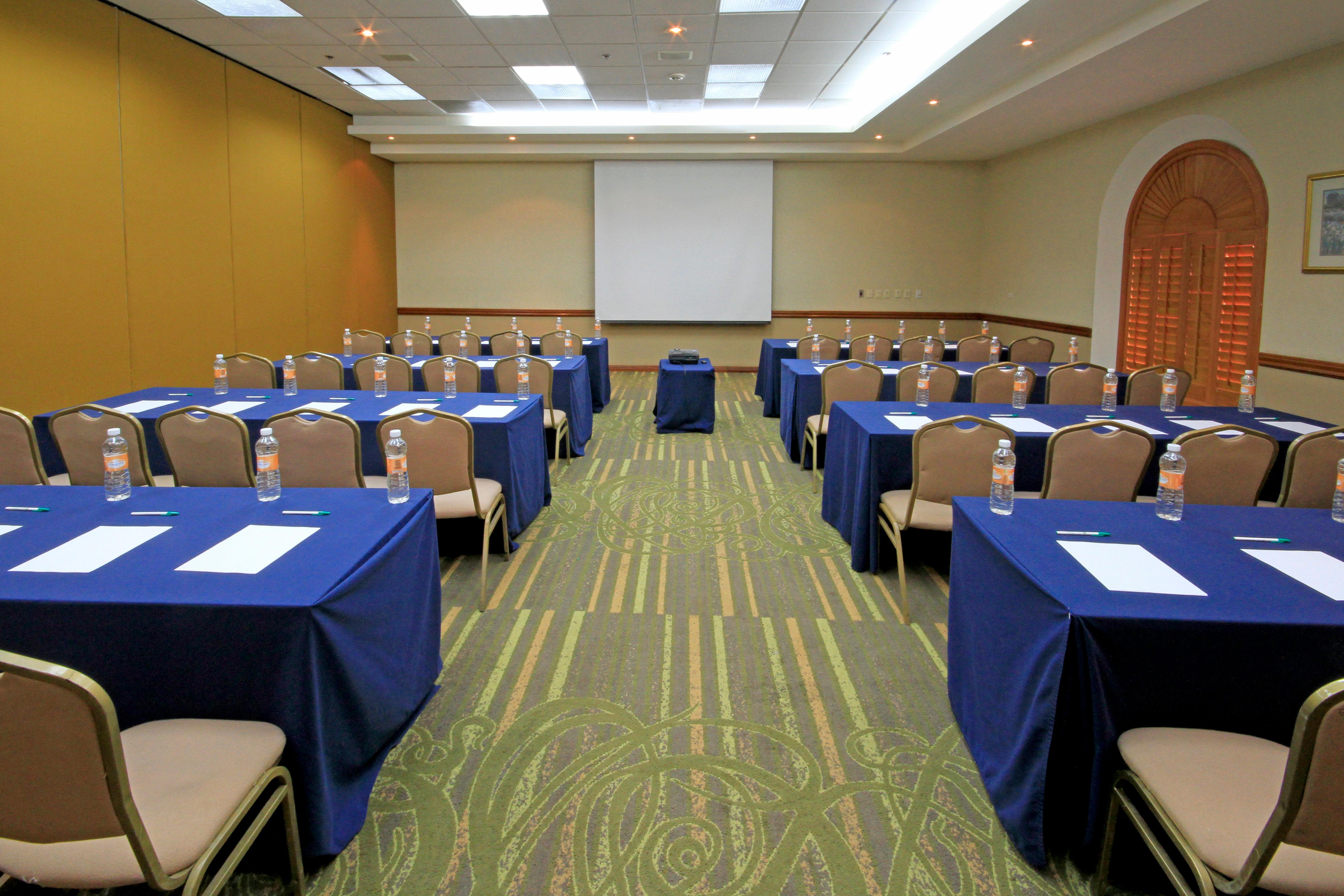 Holiday Inn Monclova By Ihg Экстерьер фото