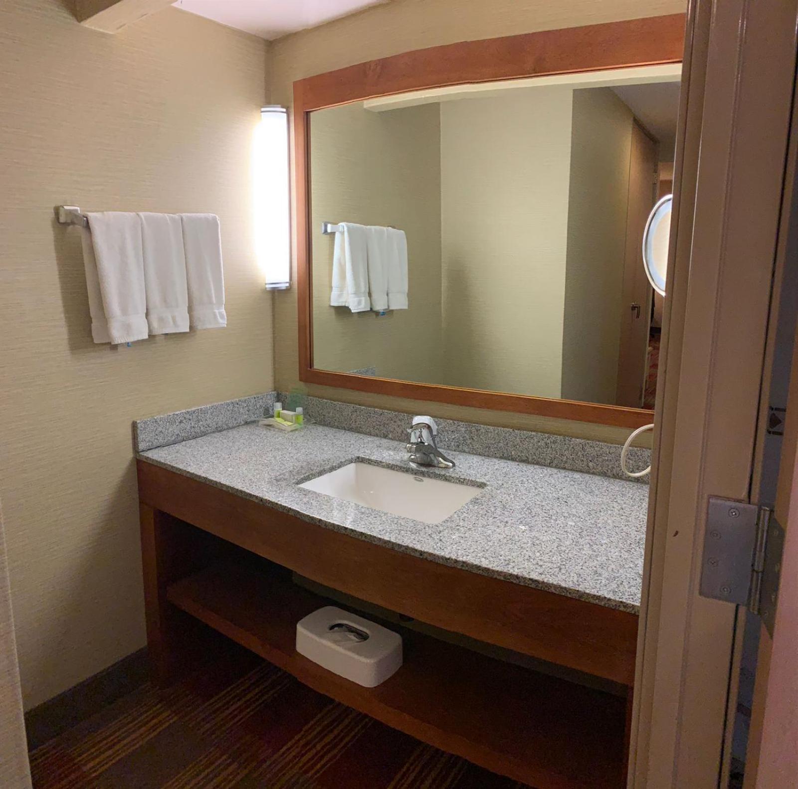 Holiday Inn Monclova By Ihg Экстерьер фото
