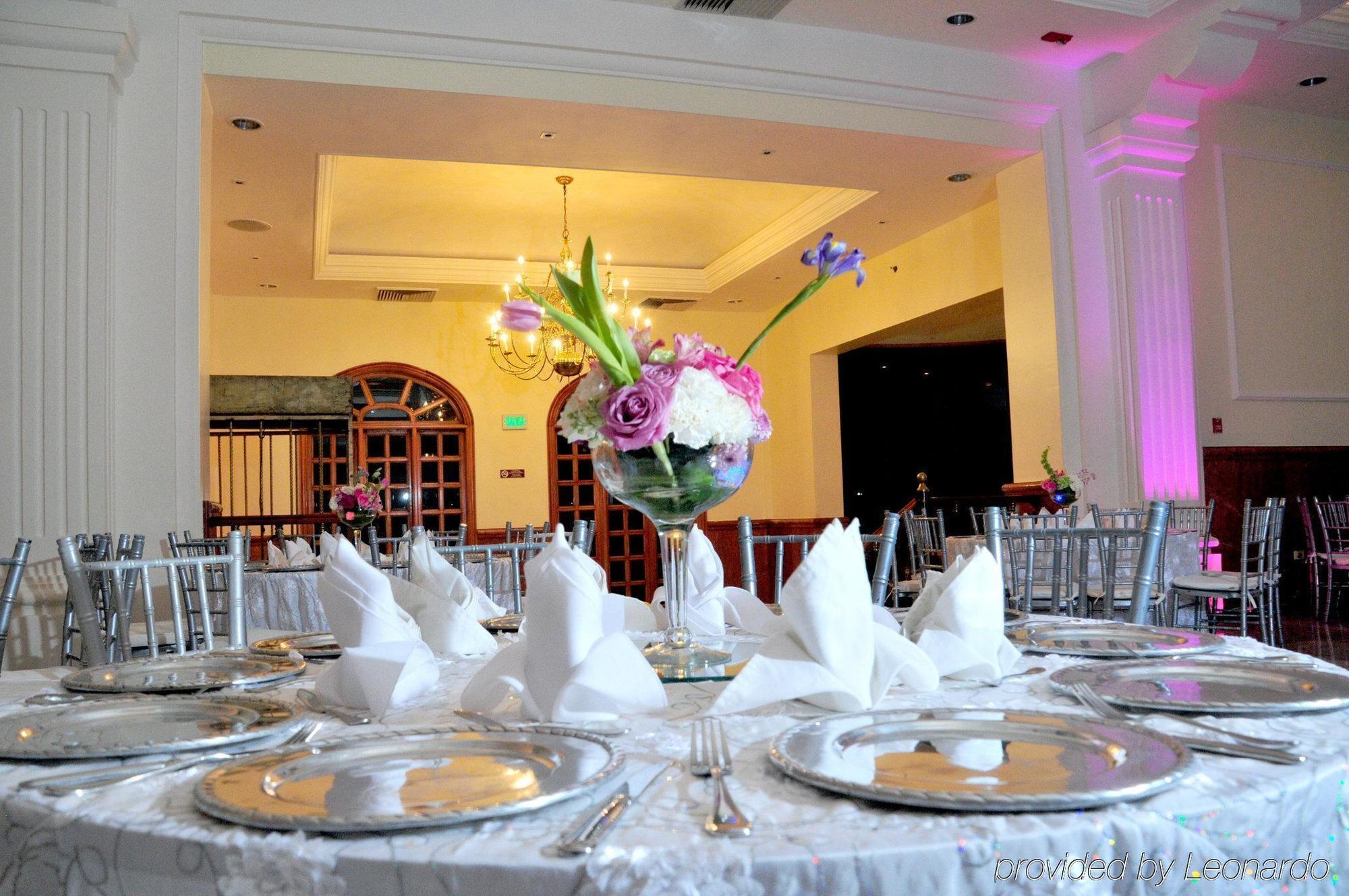 Holiday Inn Monclova By Ihg Экстерьер фото